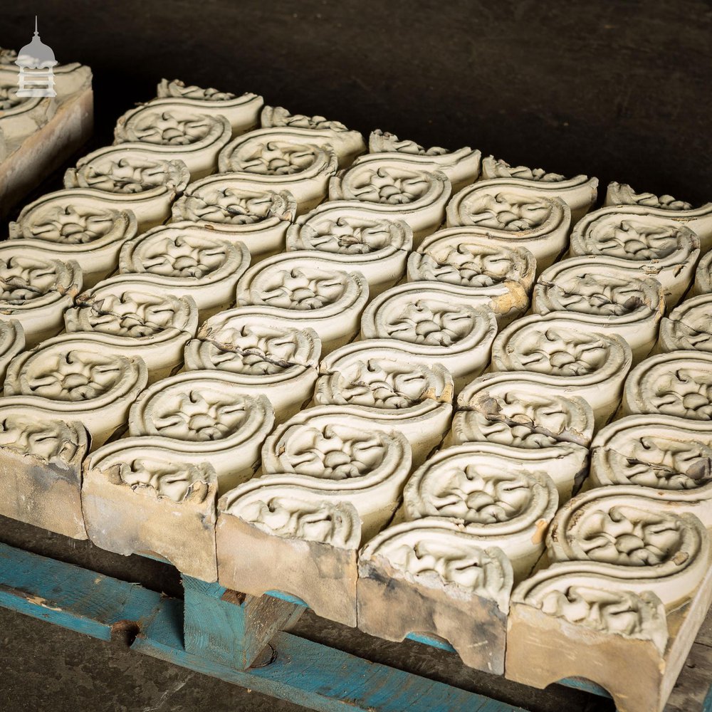 Batch of 39 19th C Decorative White Tudor Rose Design Bricks