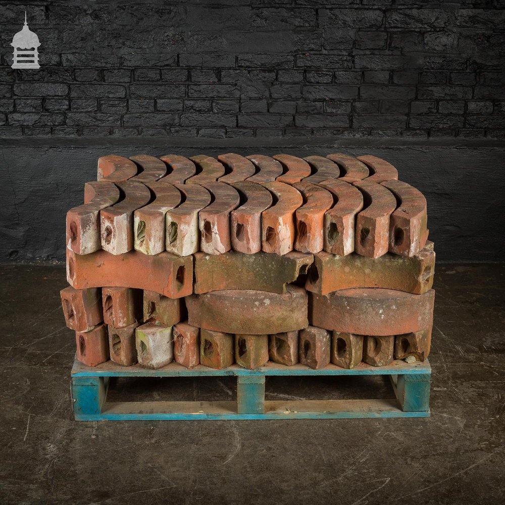 Batch of 85 Curved Quarter Round Red Bricks