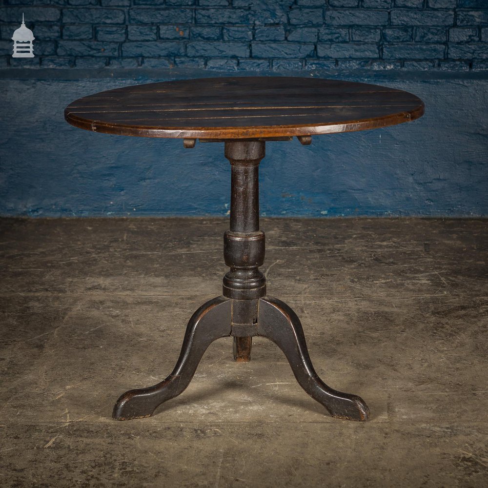 NR22821: 18th C Oak Tavern Table with Flip Top and Tripod Base