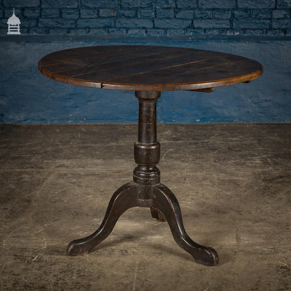 NR22821: 18th C Oak Tavern Table with Flip Top and Tripod Base