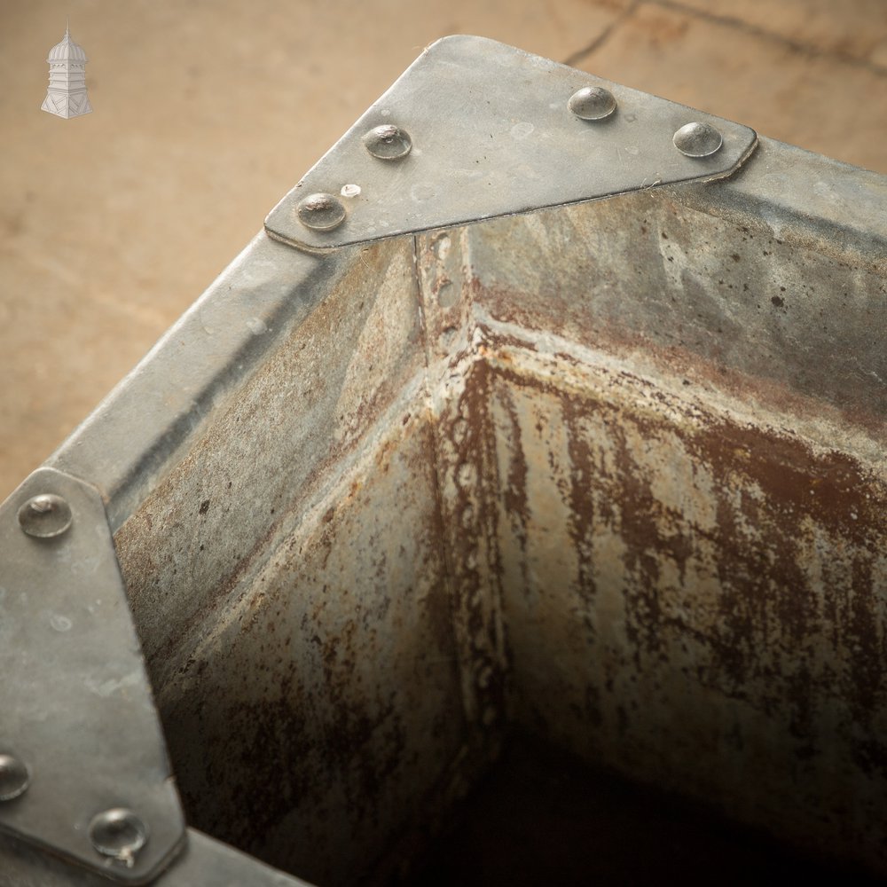 Riveted Galvanised Tank, 25-Gallon