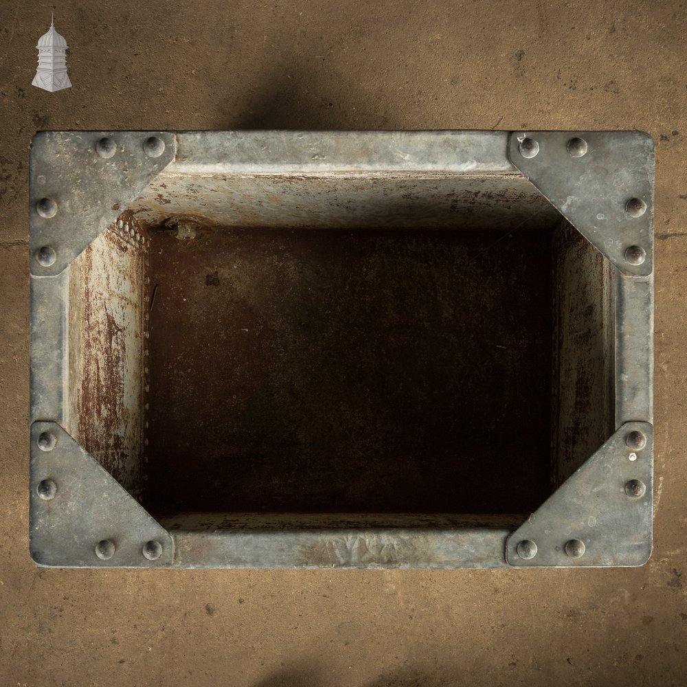 Riveted Galvanised Tank, 25-Gallon