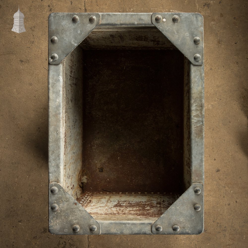 Riveted Galvanised Tank, 25-Gallon