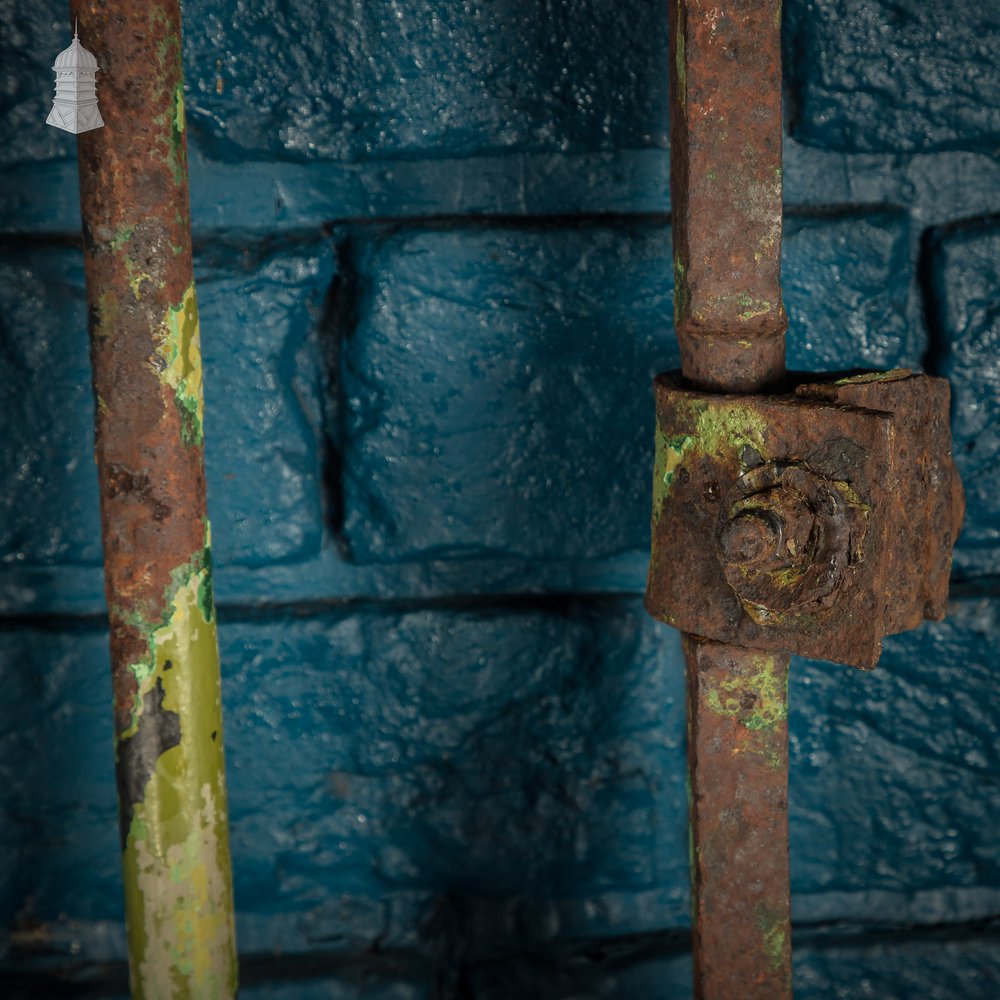 Spike Top Gate, Distressed Green Paint