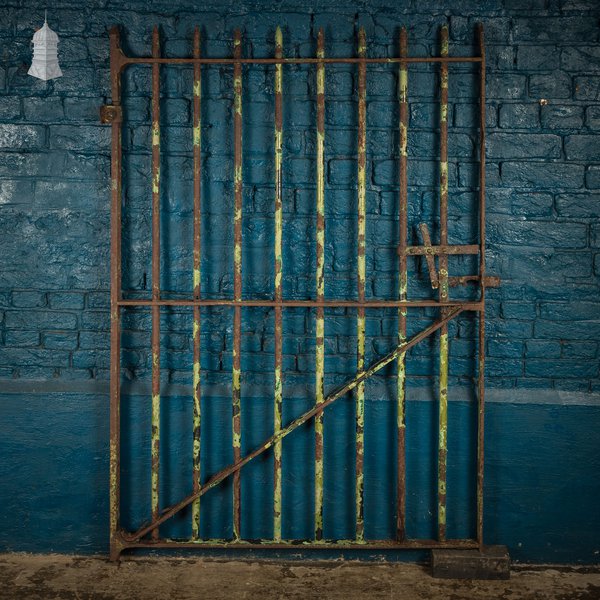 Spike Top Gate, Distressed Green Paint