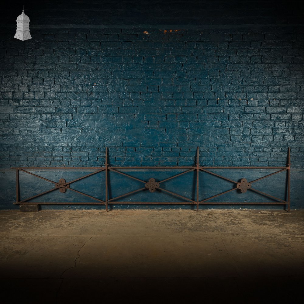 Wall Top Railing, Quatrefoil Detail