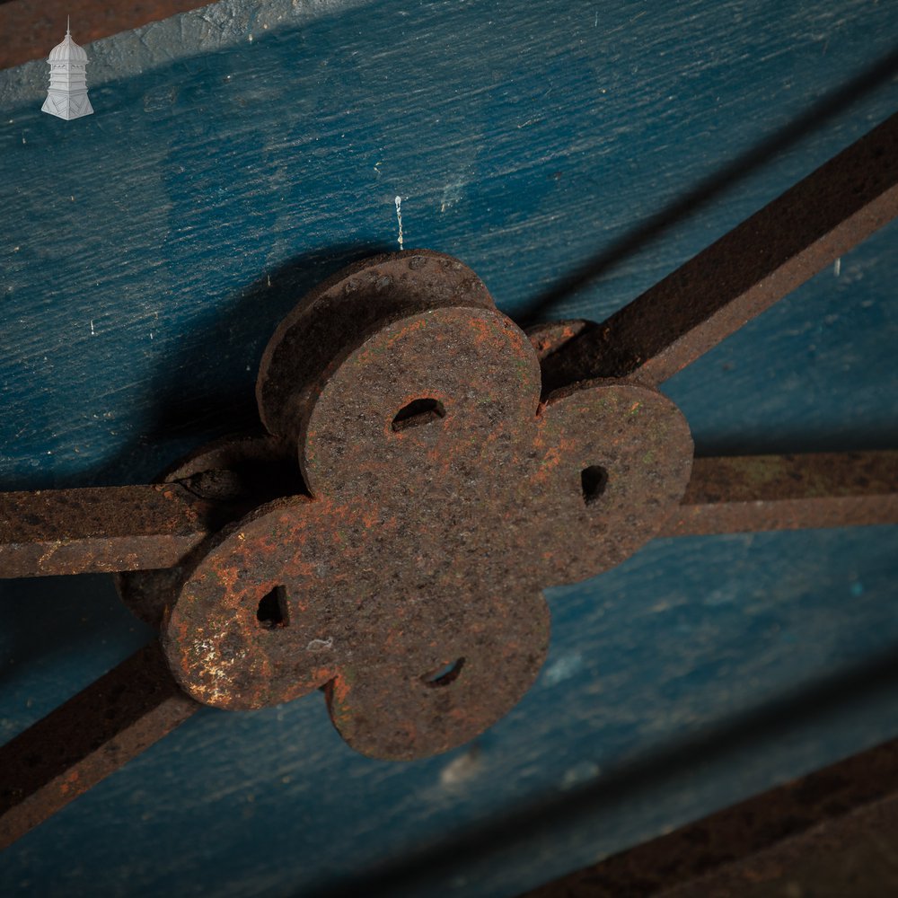 Wall Top Railing, Quatrefoil Detail
