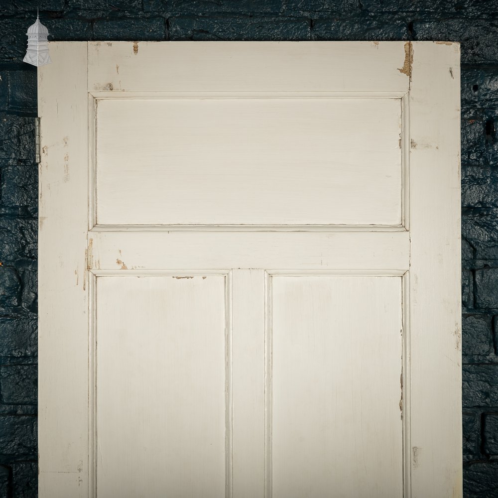 Moulded 4-Panel Door – Distressed White Paint