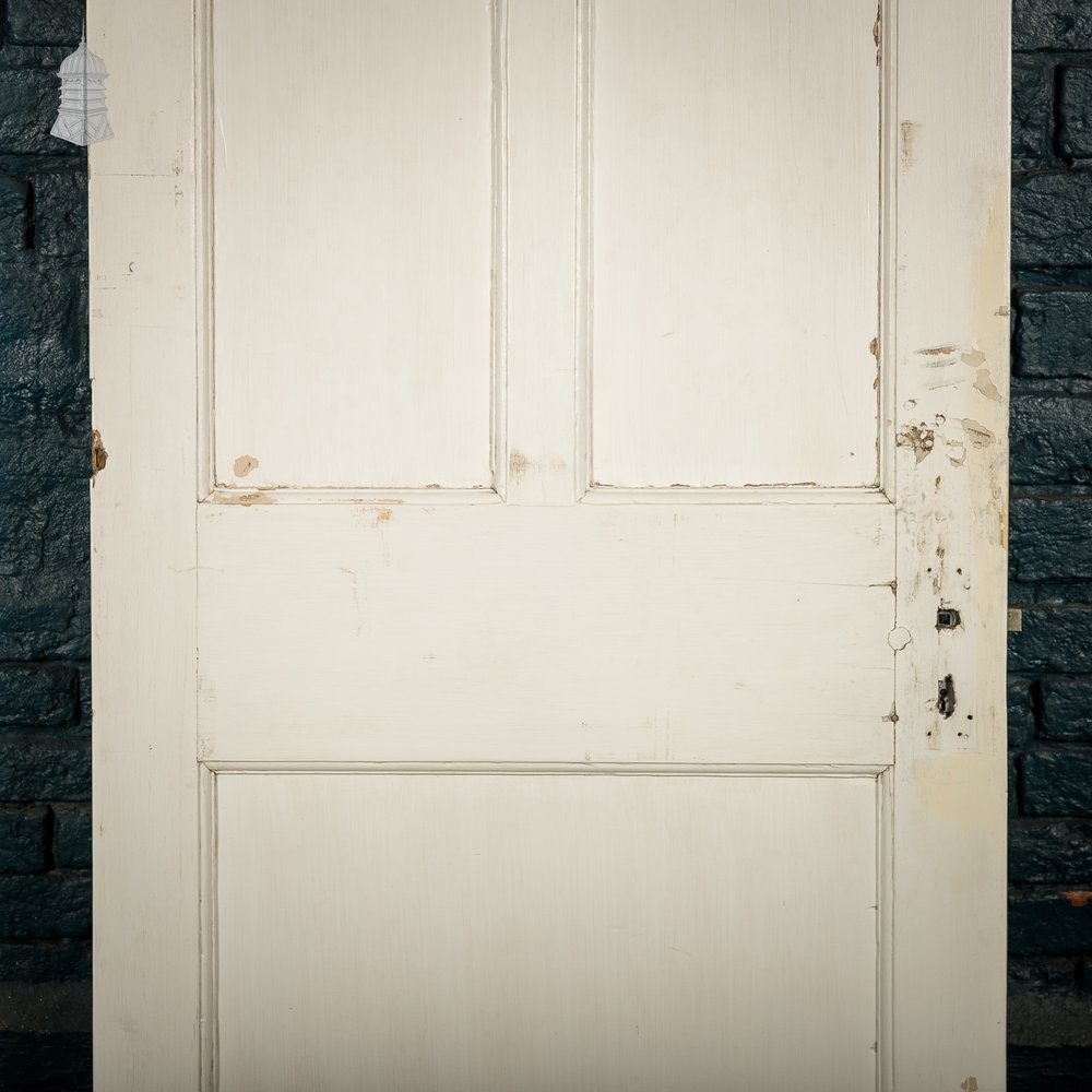 Moulded 4-Panel Door – Distressed White Paint