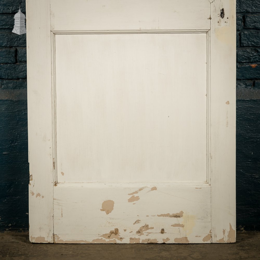 Moulded 4-Panel Door – Distressed White Paint