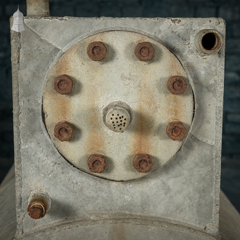 Pressure Tank with Horizontal Cylindrical Body.