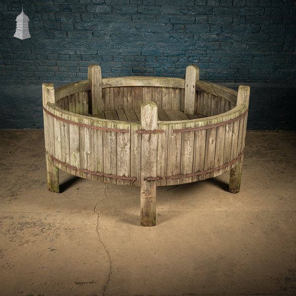 Circular Wooden Manger, 5ft Diameter