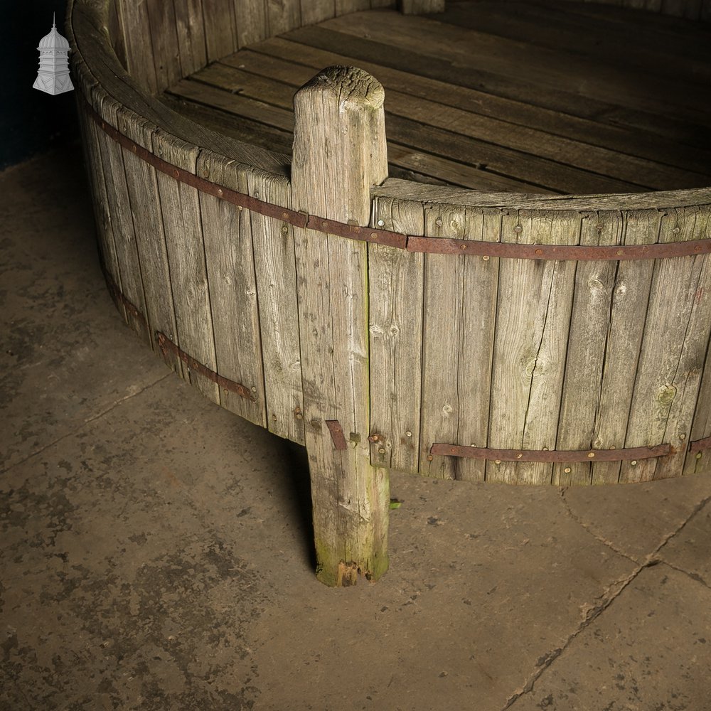Circular Wooden Manger, 5ft Diameter