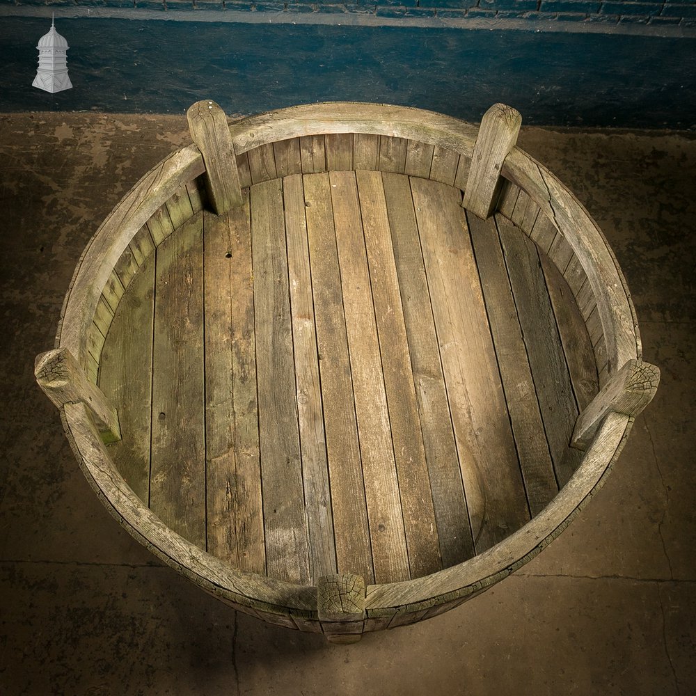 Circular Wooden Manger, 5ft Diameter