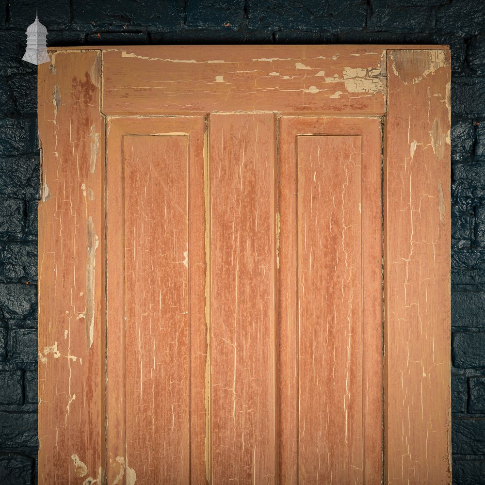 Moulded 4-Panel Door – Faux Wood Grain & Distressed White Finish, Honey Pot Handles