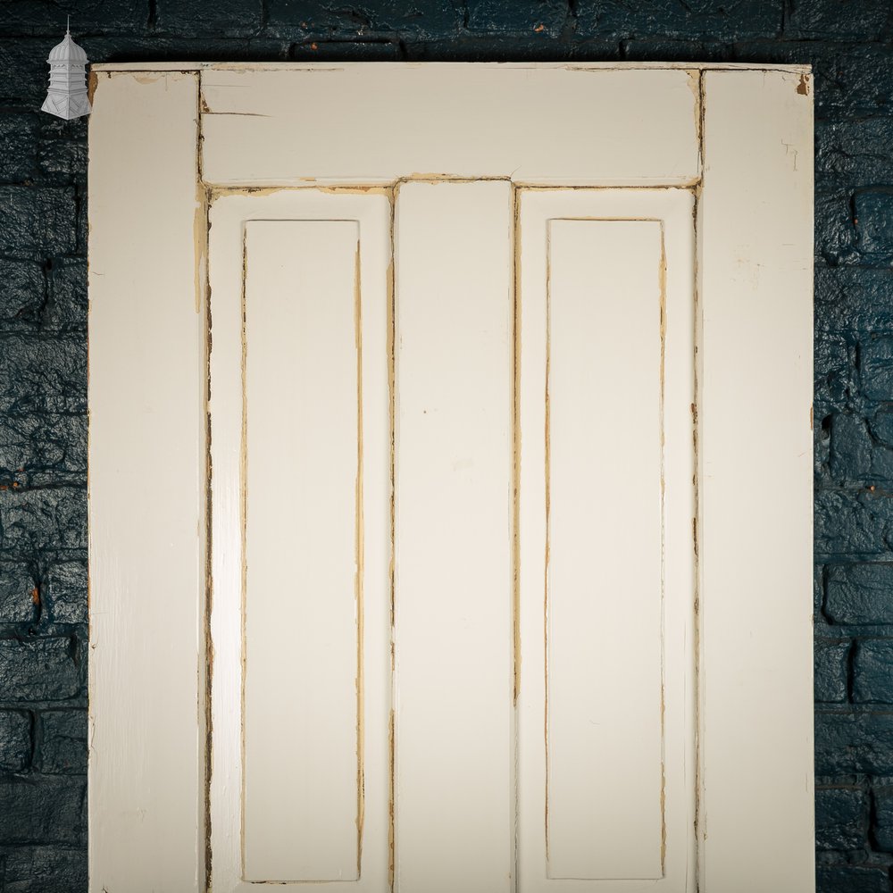 Moulded 4-Panel Door – Faux Wood Grain & Distressed White Finish, Honey Pot Handles