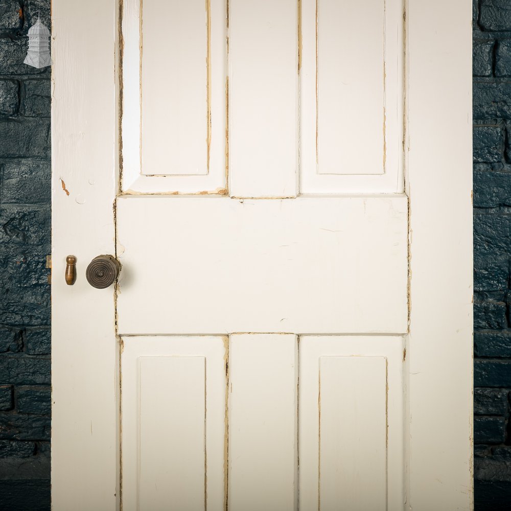 Moulded 4-Panel Door – Faux Wood Grain & Distressed White Finish, Honey Pot Handles