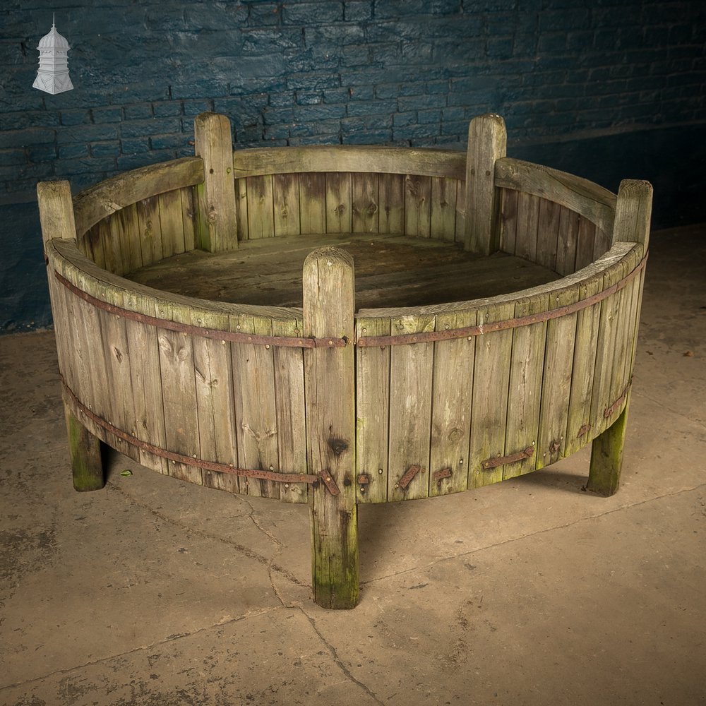 Circular Wooden Manger, 5ft Diameter
