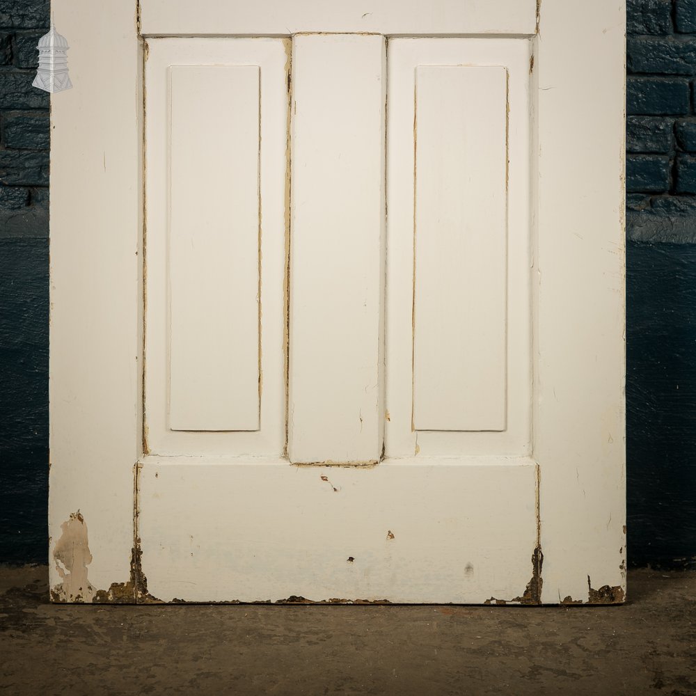 Moulded 4-Panel Door – Faux Wood Grain & Distressed White Finish, Honey Pot Handles