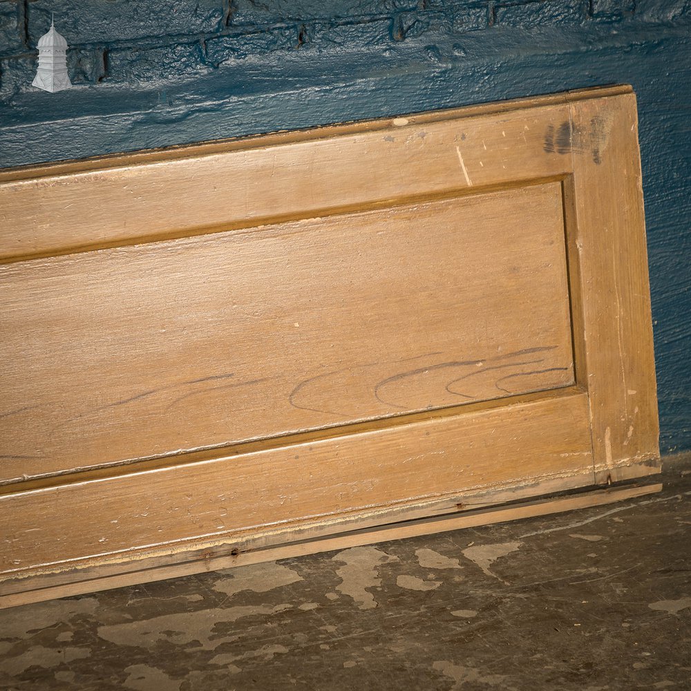 Pine Panelling,  Faux Woodgrain, 4 Panel - A Run of 39M