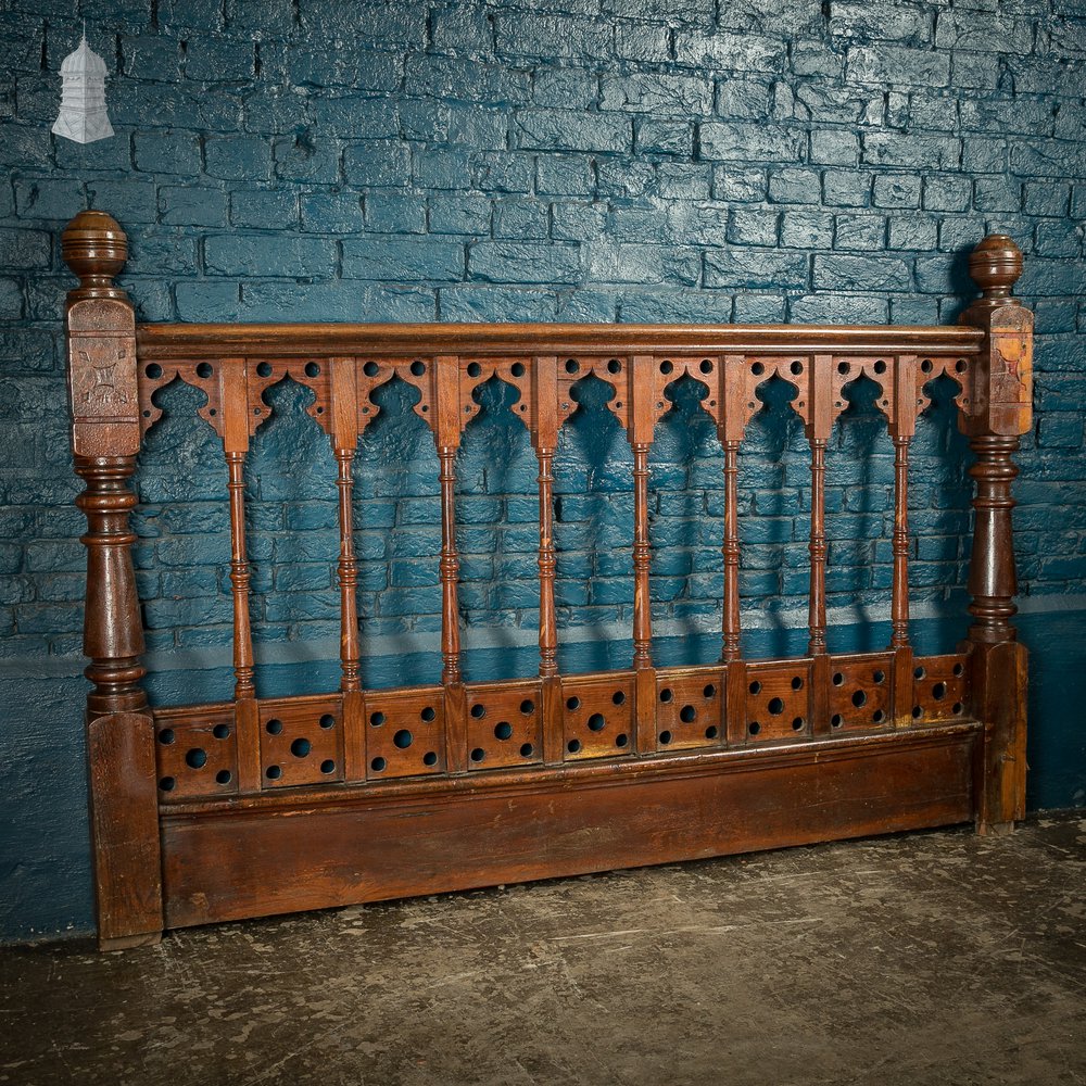 Pitch Pine Ecclesiastical Balustrade Church Handrail 19th C with Turned Newels and Spindles