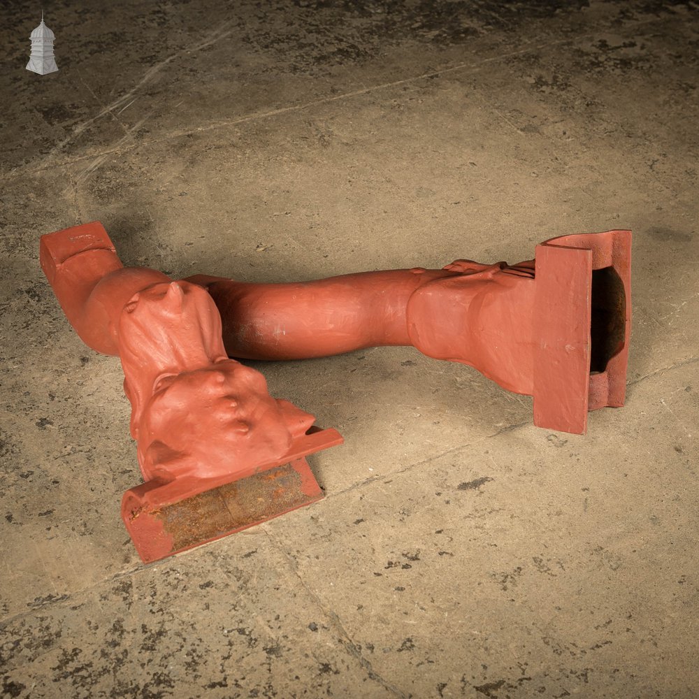 Running Outlet Offset Swan Neck, Dragon Head Design Downpipe Joints, Cast Iron Finished in Red Oxide Paint