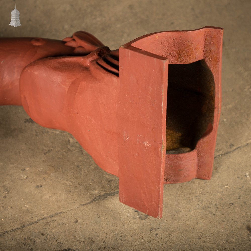 Running Outlet Offset Swan Neck, Dragon Head Design Downpipe Joints, Cast Iron Finished in Red Oxide Paint